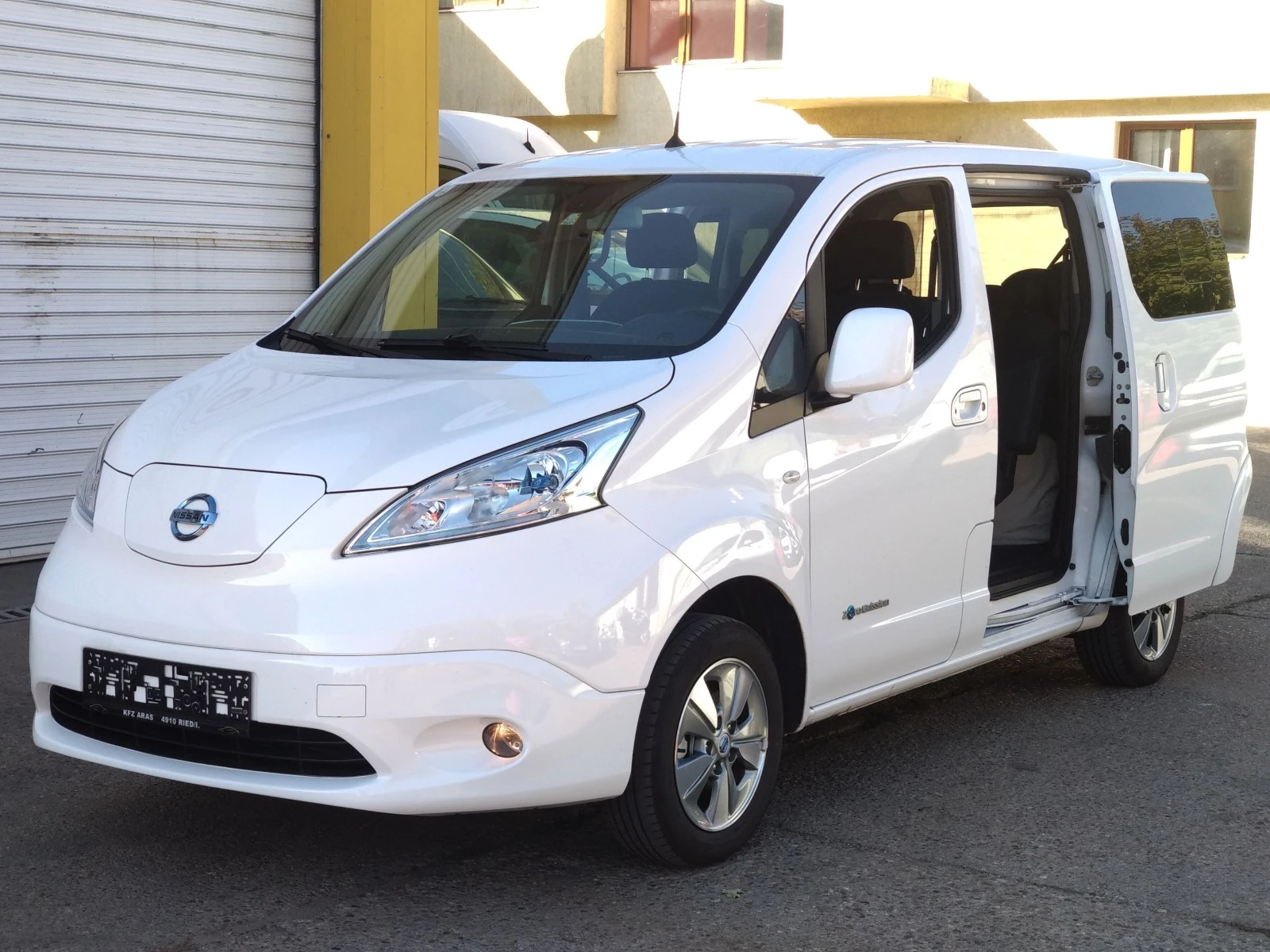 Nissan e-NV200 EVALIA-7 места - изображение 2