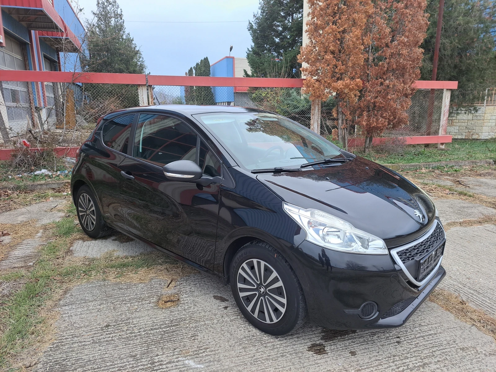 Peugeot 208 1.0 - изображение 3