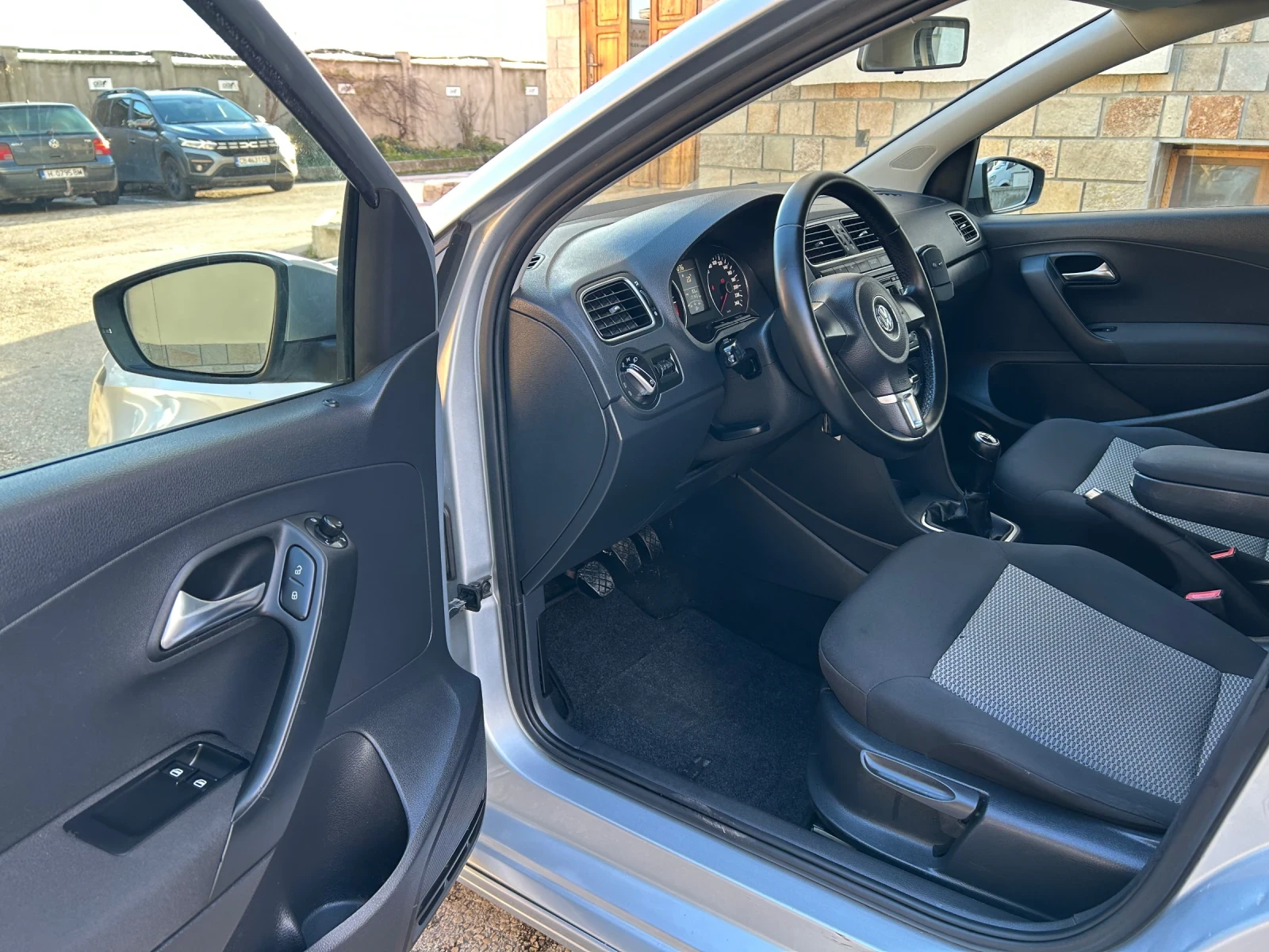 VW Polo 1.2TDI НАВИ EURO 5 - изображение 8