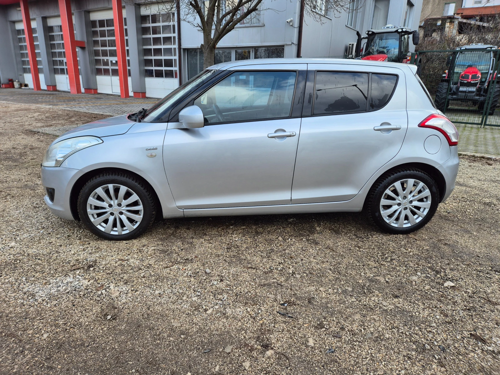 Suzuki Swift 1.3DDIS, снимка 4 - Автомобили и джипове - 52999747