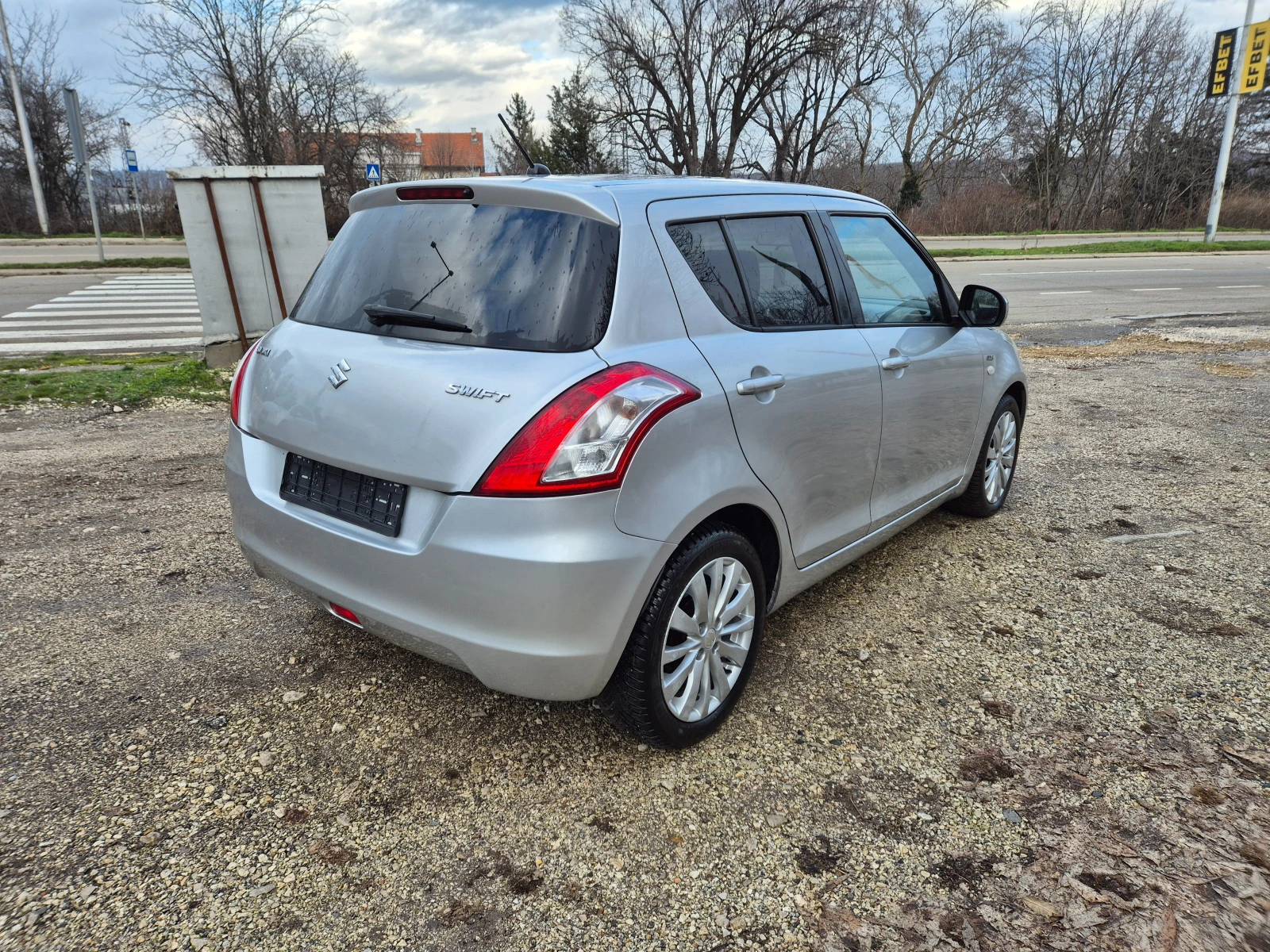 Suzuki Swift 1.3DDIS, снимка 7 - Автомобили и джипове - 52999747