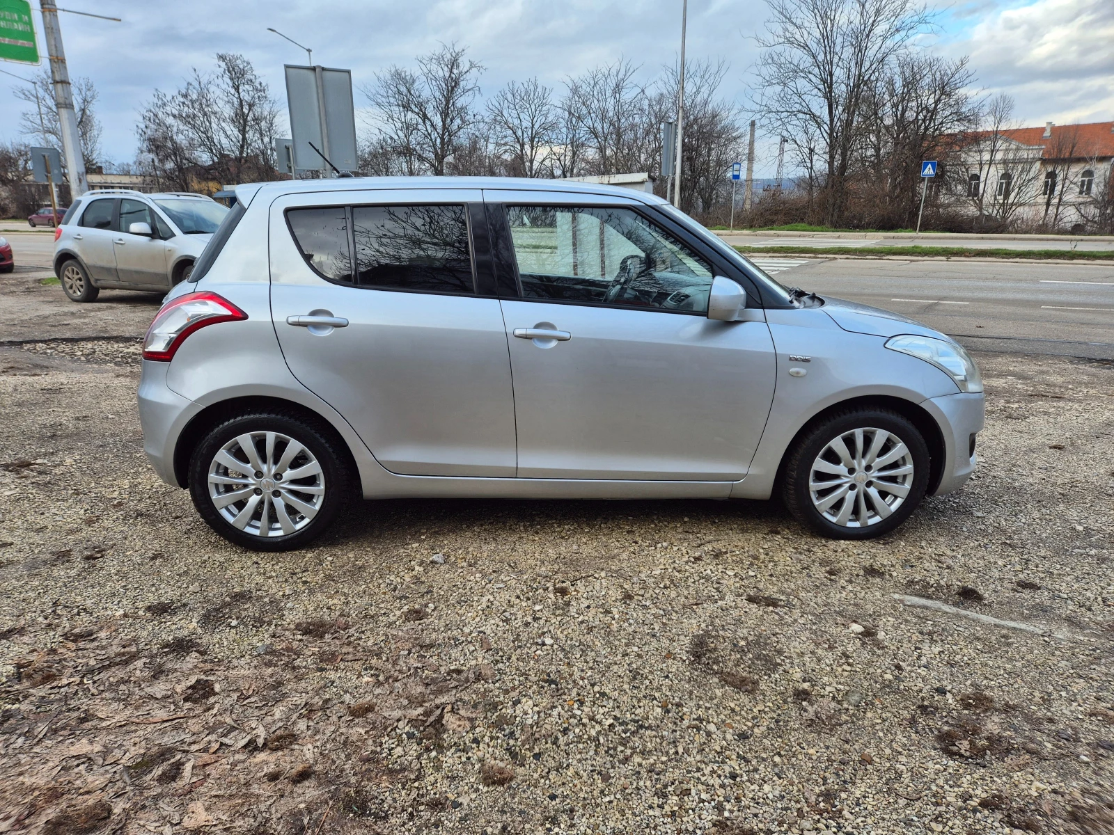 Suzuki Swift 1.3DDIS, снимка 8 - Автомобили и джипове - 52999747