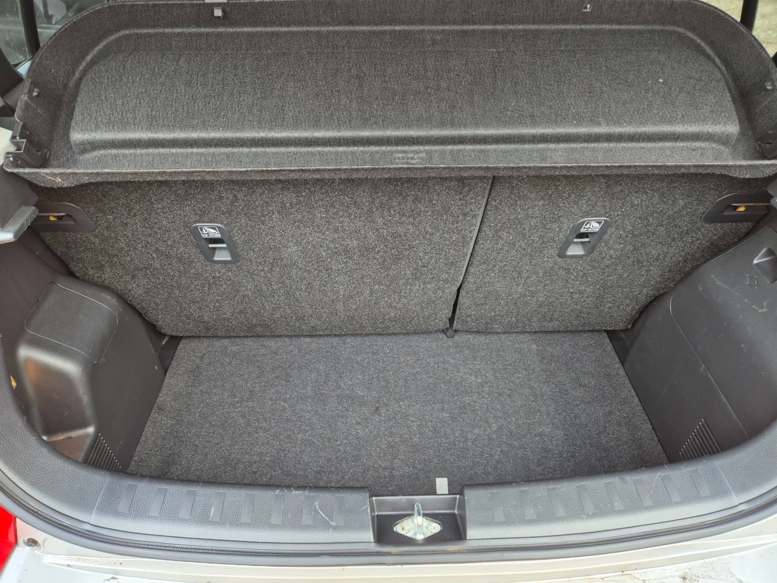 Suzuki Swift 1.3DDIS, снимка 16 - Автомобили и джипове - 52999747