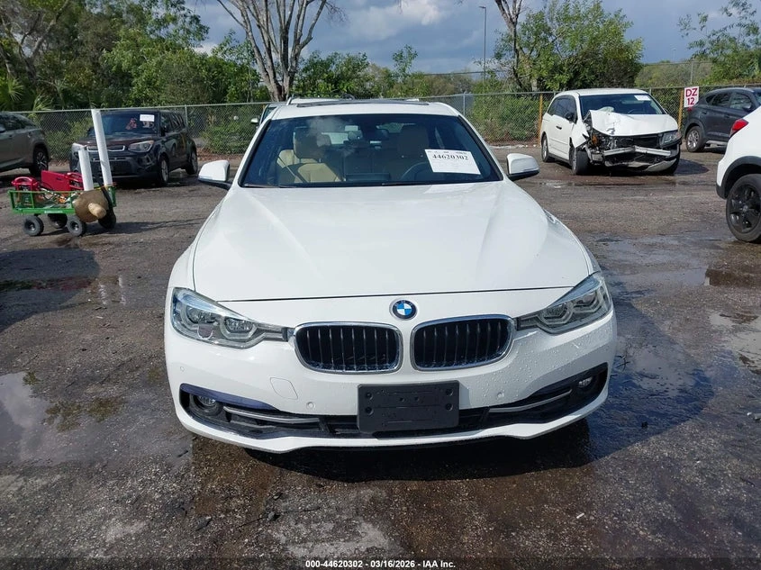 BMW 330 2.0l I xDrive, снимка 12 - Автомобили и джипове - 54054414