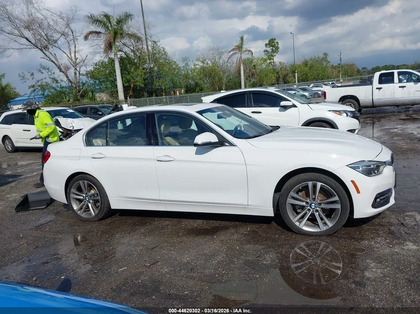 BMW 330 2.0l I xDrive, снимка 13 - Автомобили и джипове - 54054414