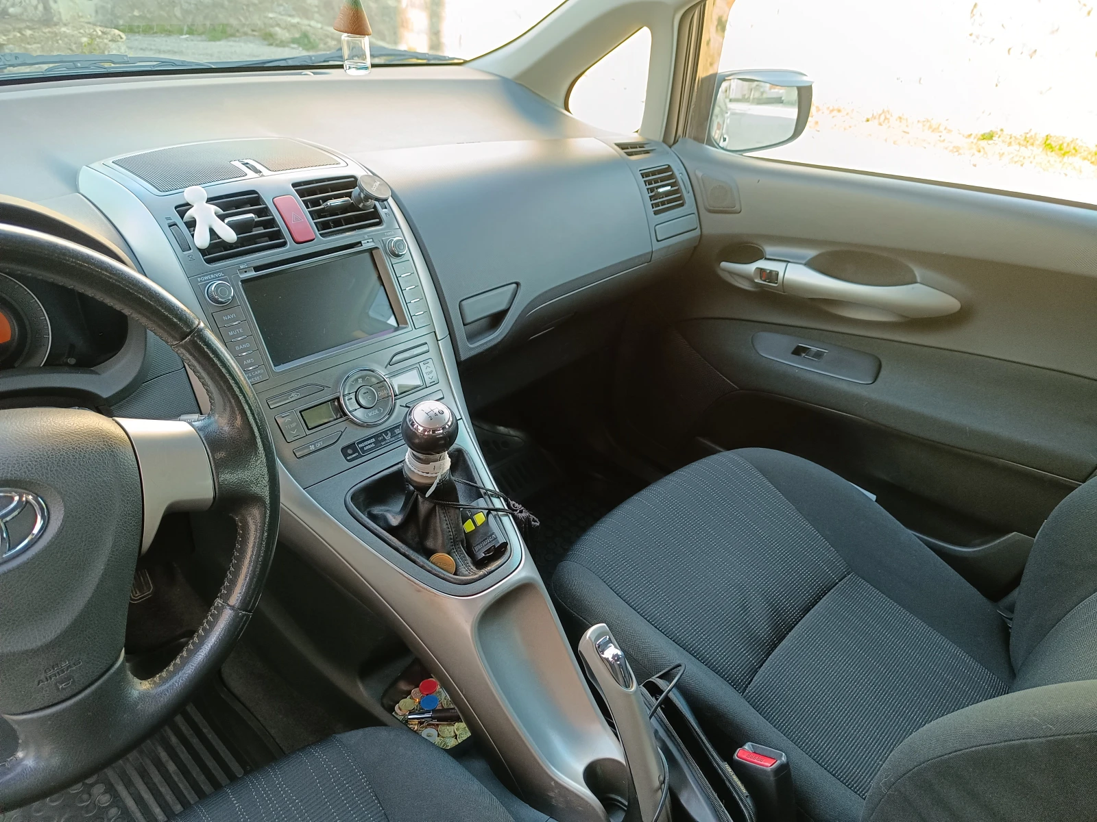 Toyota Auris, снимка 3 - Автомобили и джипове - 54336774