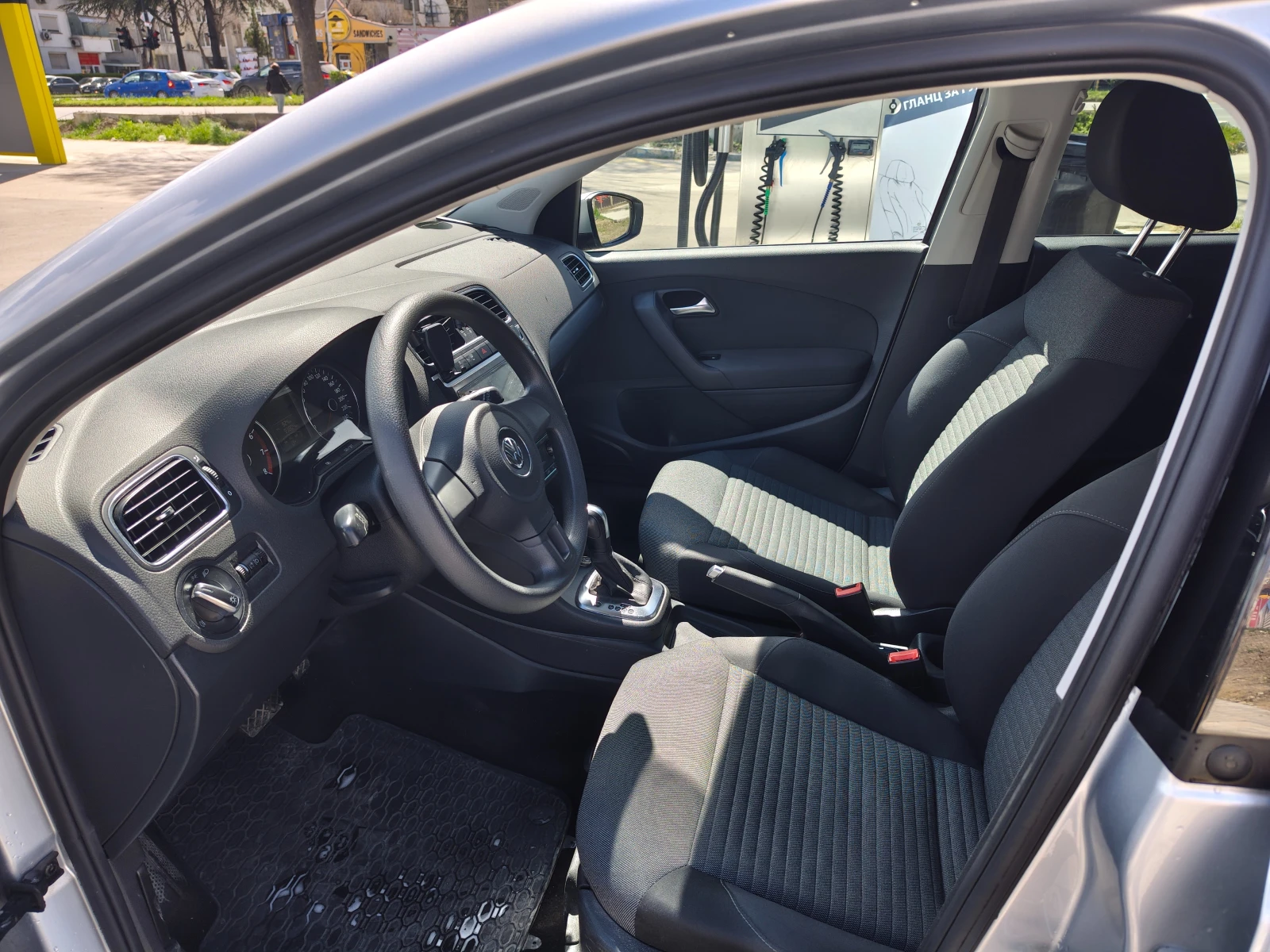 VW Polo 1.2 TSI Фейслифт, снимка 6 - Автомобили и джипове - 54138869