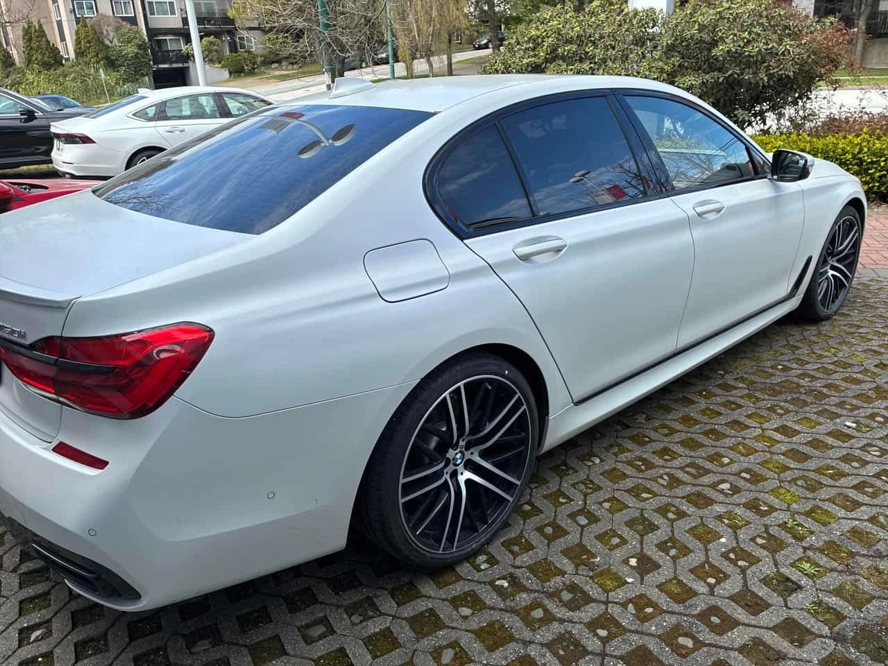 BMW 750 i xDrive/360 CAM/ШИБИДАХ/ОБДУХВАНЕ, снимка 4 - Автомобили и джипове - 54164091