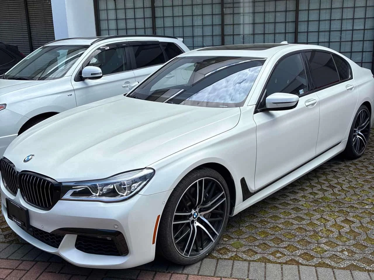 BMW 750 i xDrive/360 CAM/ШИБИДАХ/ОБДУХВАНЕ