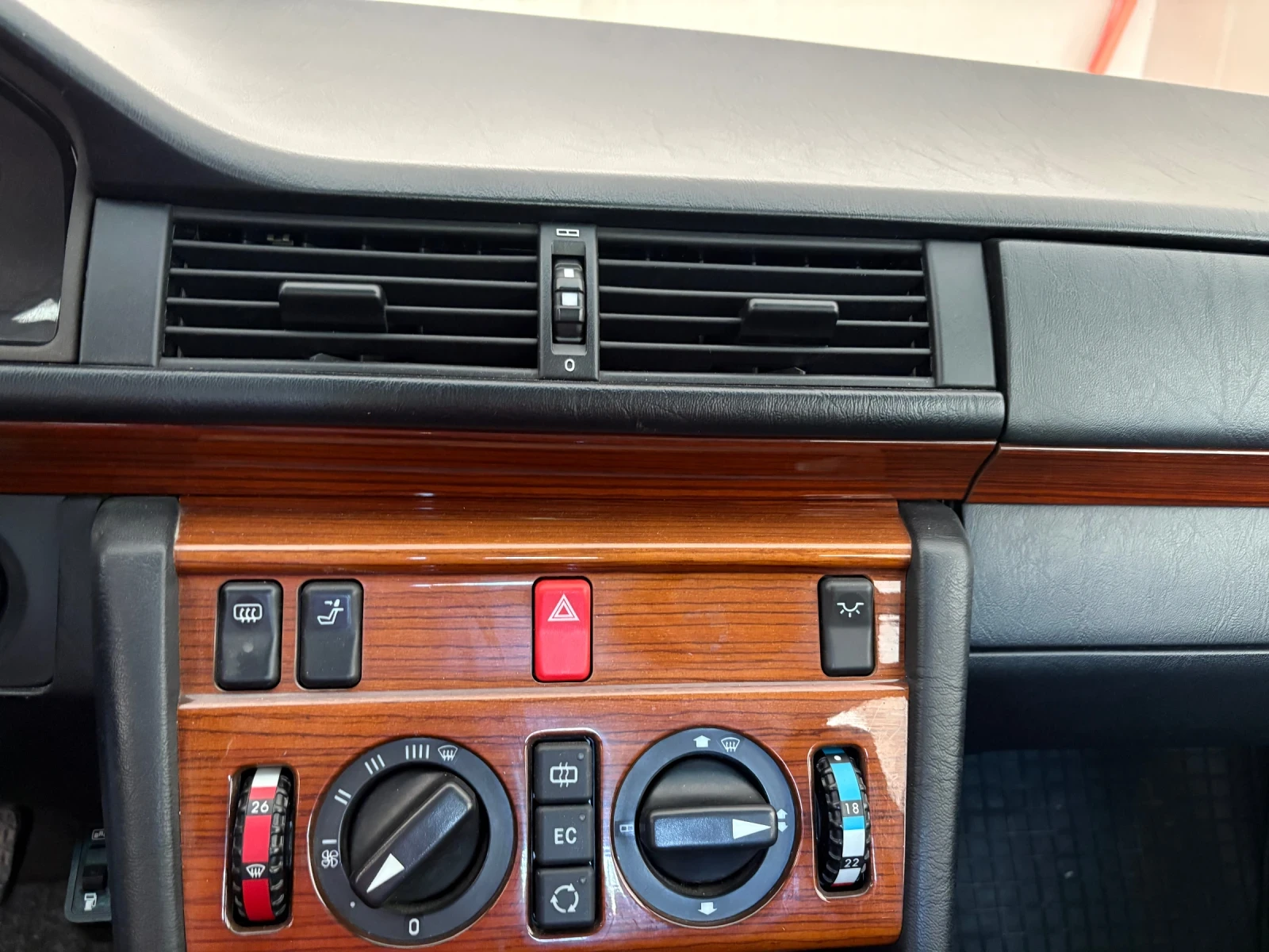 Mercedes-Benz E 200, снимка 4 - Автомобили и джипове - 54413734