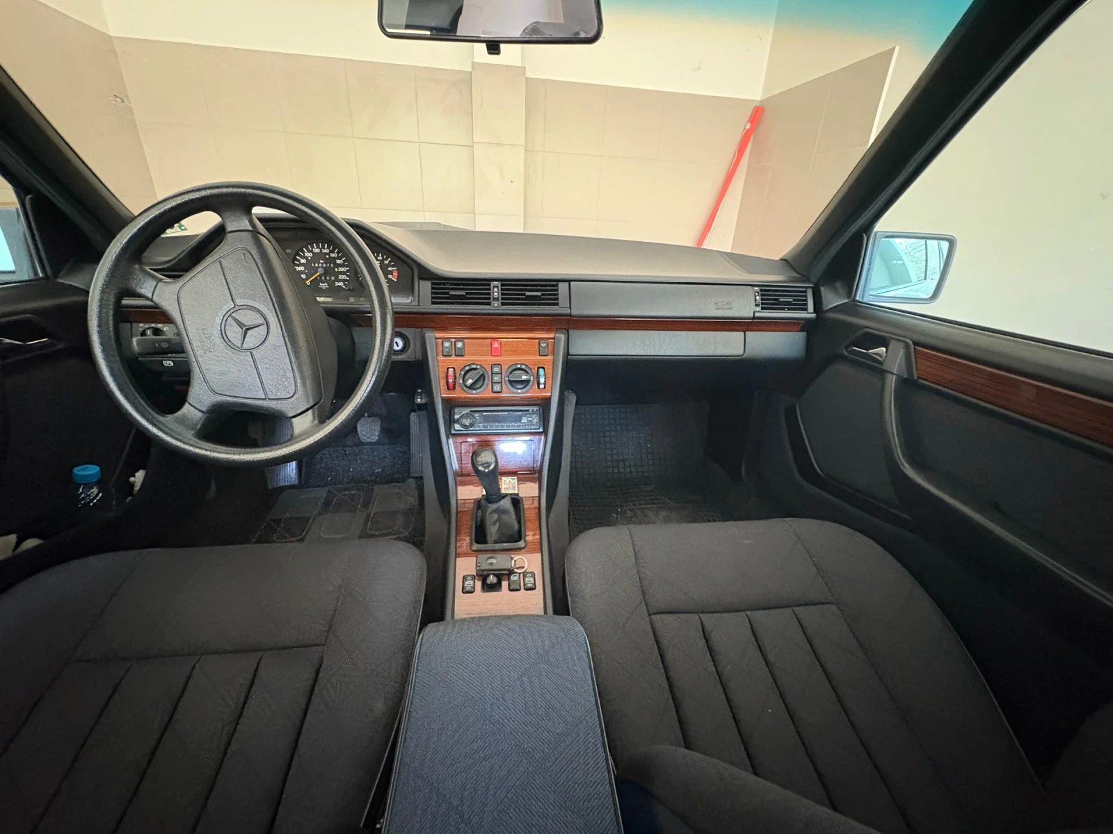 Mercedes-Benz E 200, снимка 6 - Автомобили и джипове - 54413734