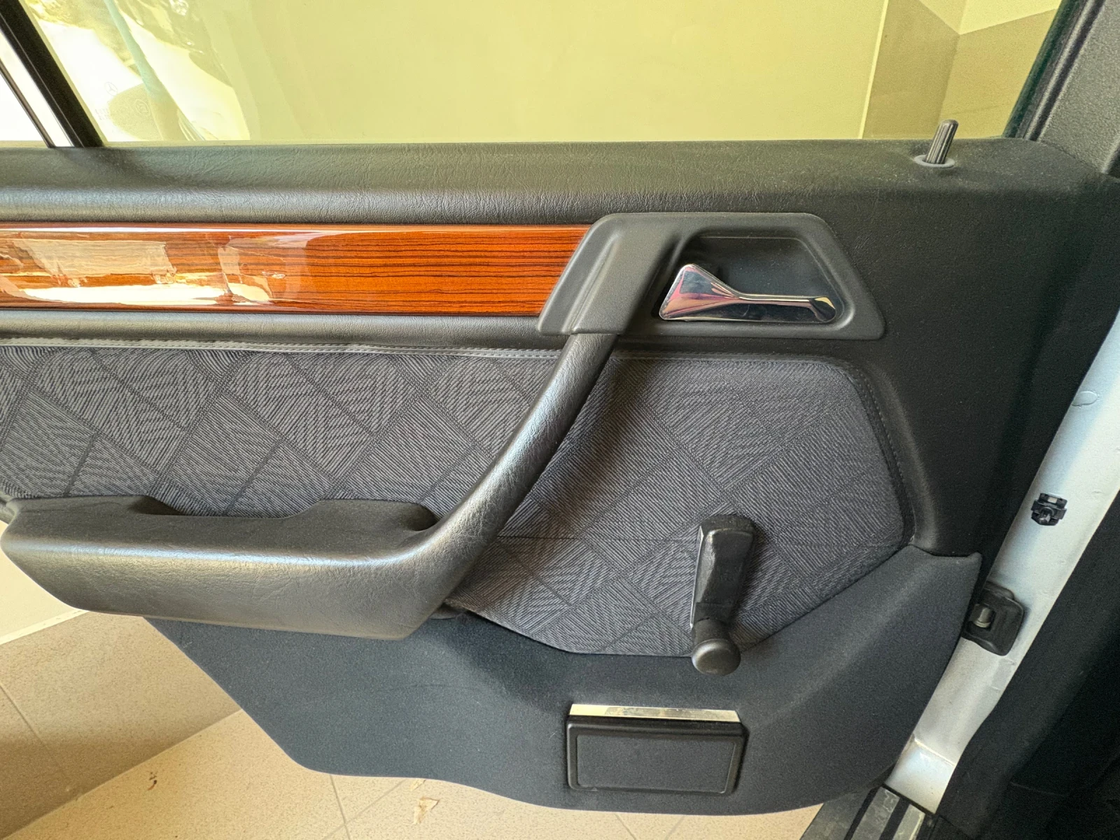 Mercedes-Benz E 200, снимка 7 - Автомобили и джипове - 54413734