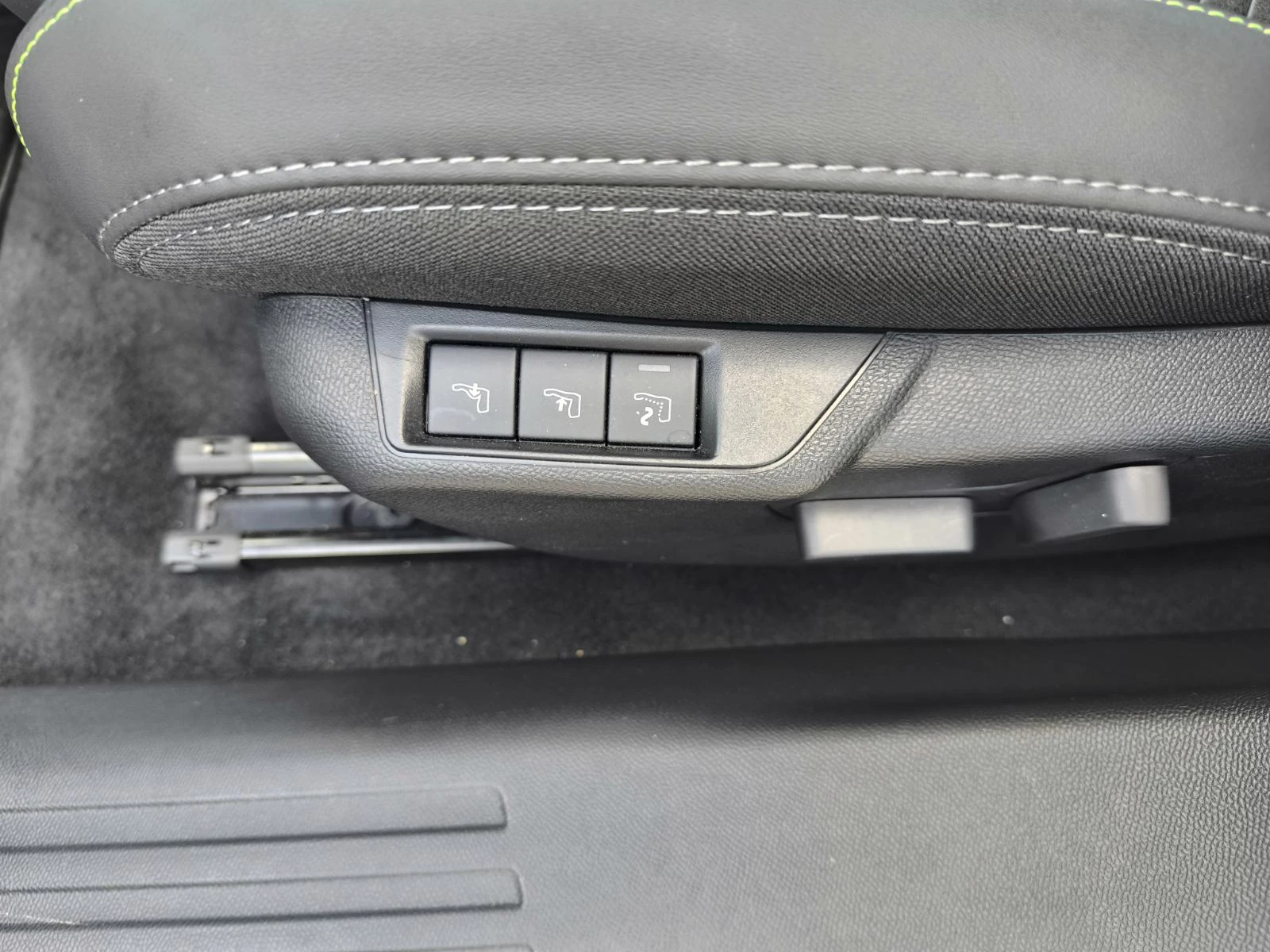 Peugeot 2008 GT LINE, снимка 13 - Автомобили и джипове - 54691634
