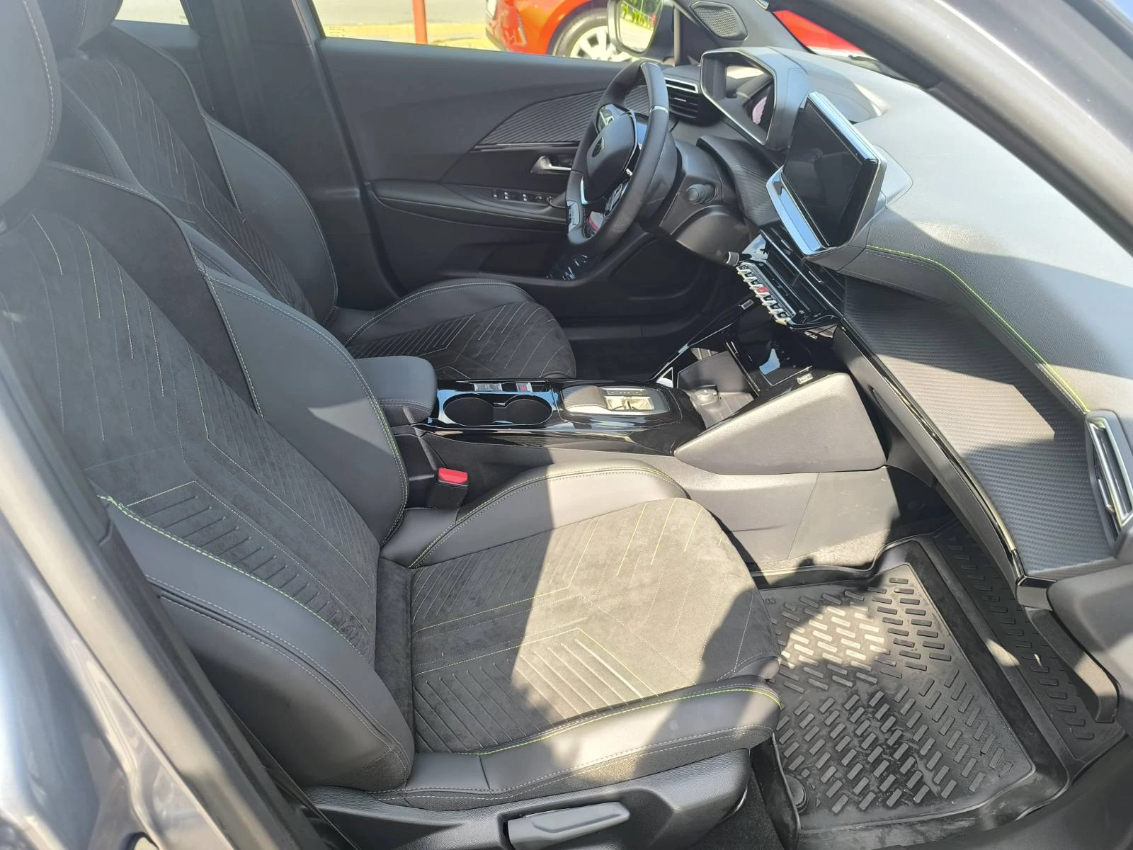 Peugeot 2008 GT LINE, снимка 14 - Автомобили и джипове - 54691634