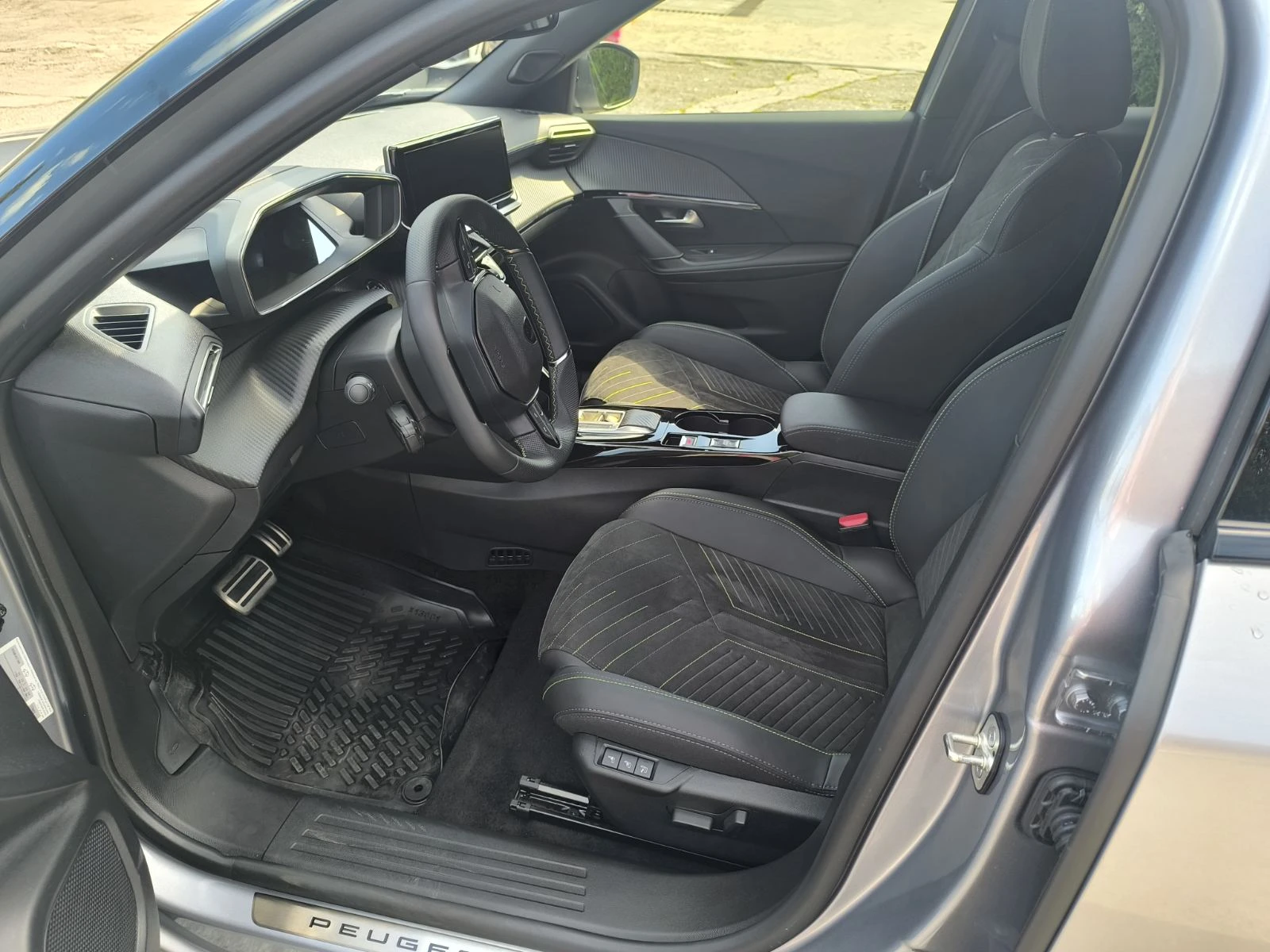 Peugeot 2008 GT LINE, снимка 12 - Автомобили и джипове - 54691634