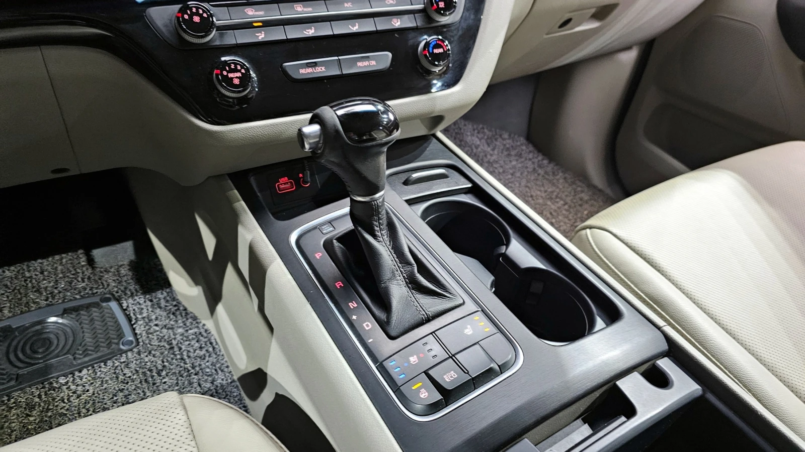 Kia Carnival * DIESEL* 9 МЕСТА* , снимка 8 - Автомобили и джипове - 54848088