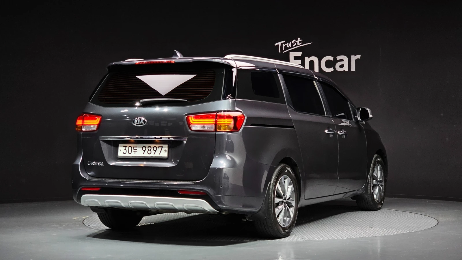 Kia Carnival * DIESEL* 9 МЕСТА* , снимка 2 - Автомобили и джипове - 54848088
