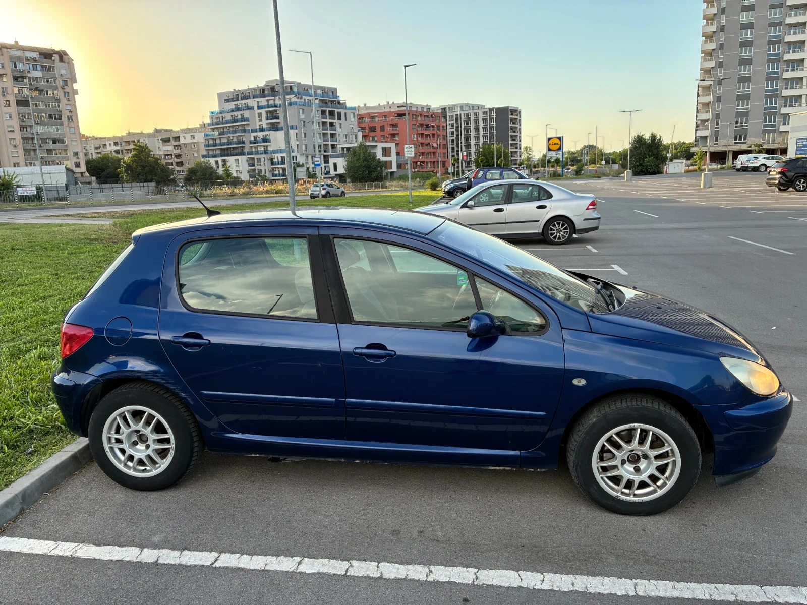 Peugeot 307 2.0HDI 90КС 4ВРАТИ КЛИМАТИК РЕГИСТРИРАНА ОБСЛУЖЕНА, снимка 5 - Автомобили и джипове - 55114339