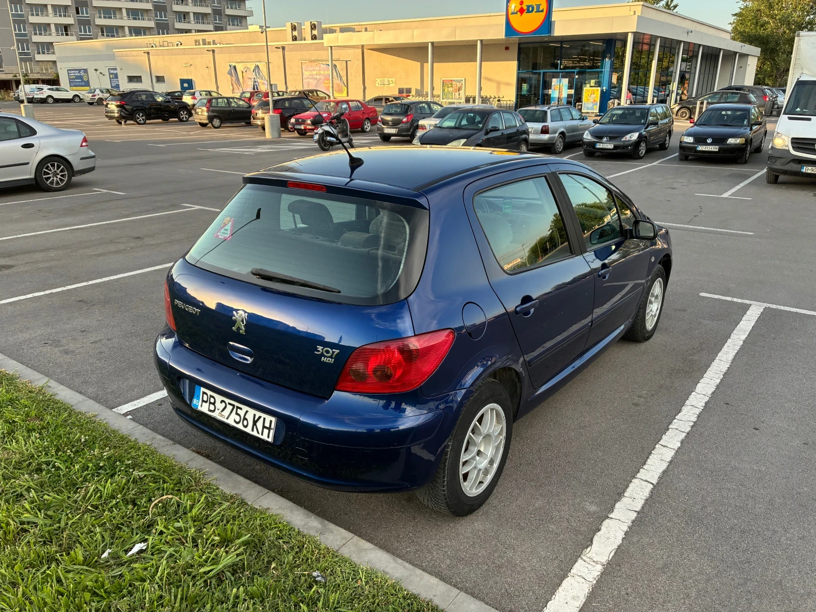 Peugeot 307 2.0HDI 90КС 4ВРАТИ КЛИМАТИК РЕГИСТРИРАНА ОБСЛУЖЕНА, снимка 4 - Автомобили и джипове - 55114339