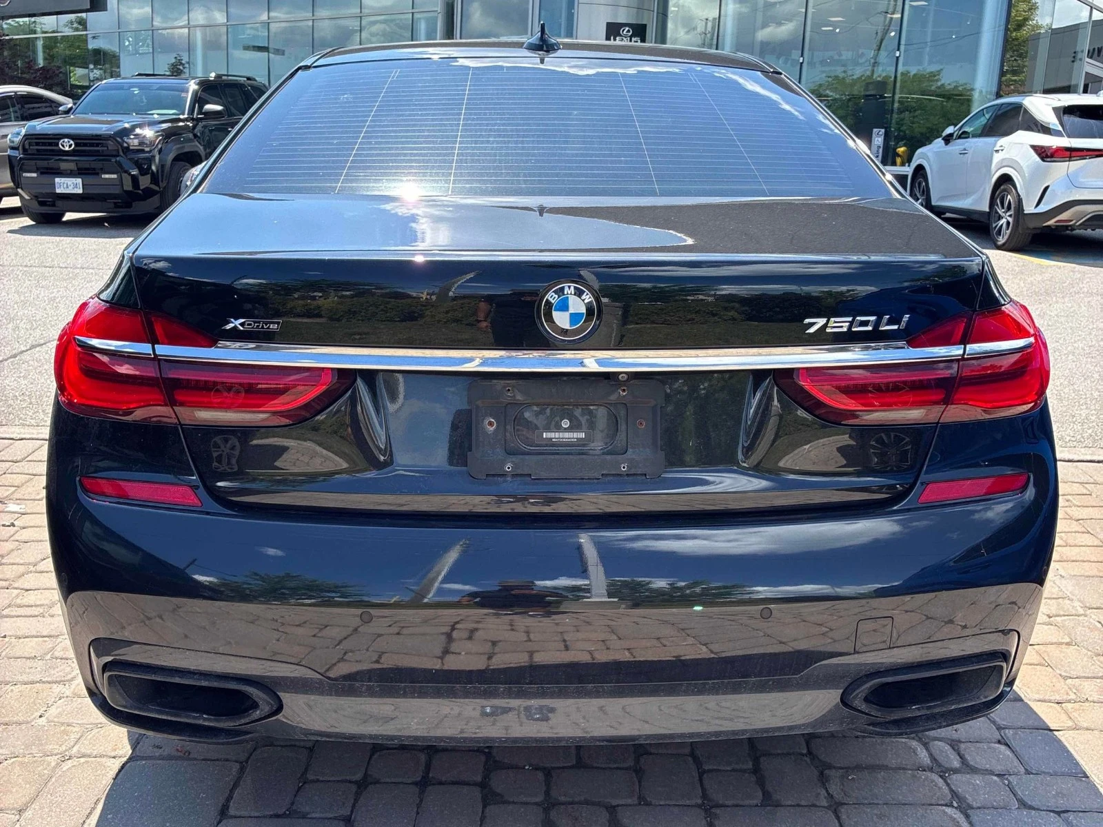 BMW 750 MPACK* ОБДУХ* МАСАЖ* 360* TV* BOWERS&WILKINS, снимка 5 - Автомобили и джипове - 55441972