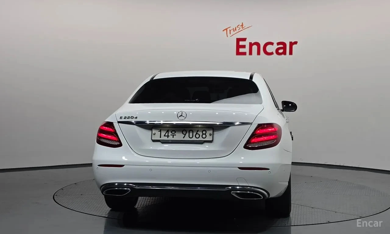 Mercedes-Benz E 220 * E220d Avantgarde * ЦЕНА ДО БГ, снимка 4 - Автомобили и джипове - 55841559