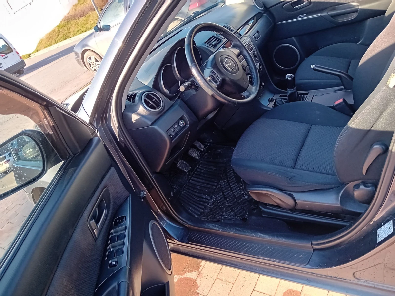Mazda 3 1.6i ГАЗ КЛИМАТРОНИК, снимка 6 - Автомобили и джипове - 56138550
