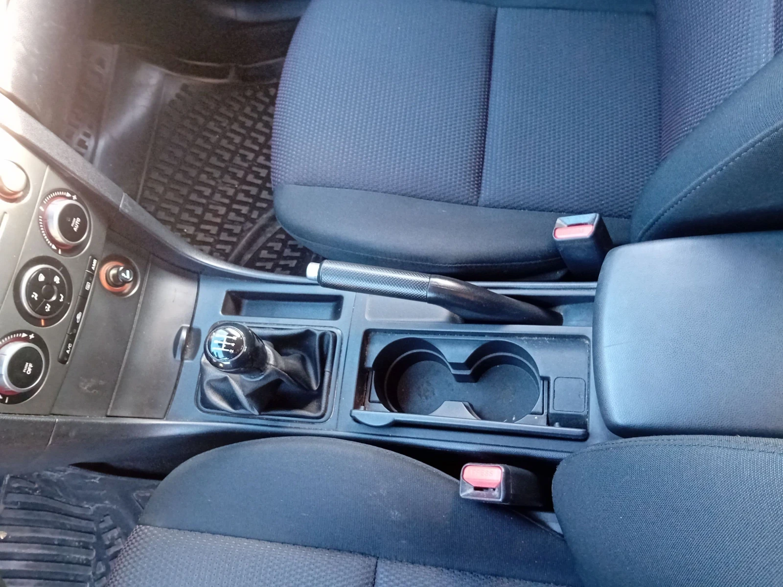 Mazda 3 1.6i ГАЗ КЛИМАТРОНИК, снимка 15 - Автомобили и джипове - 56138550