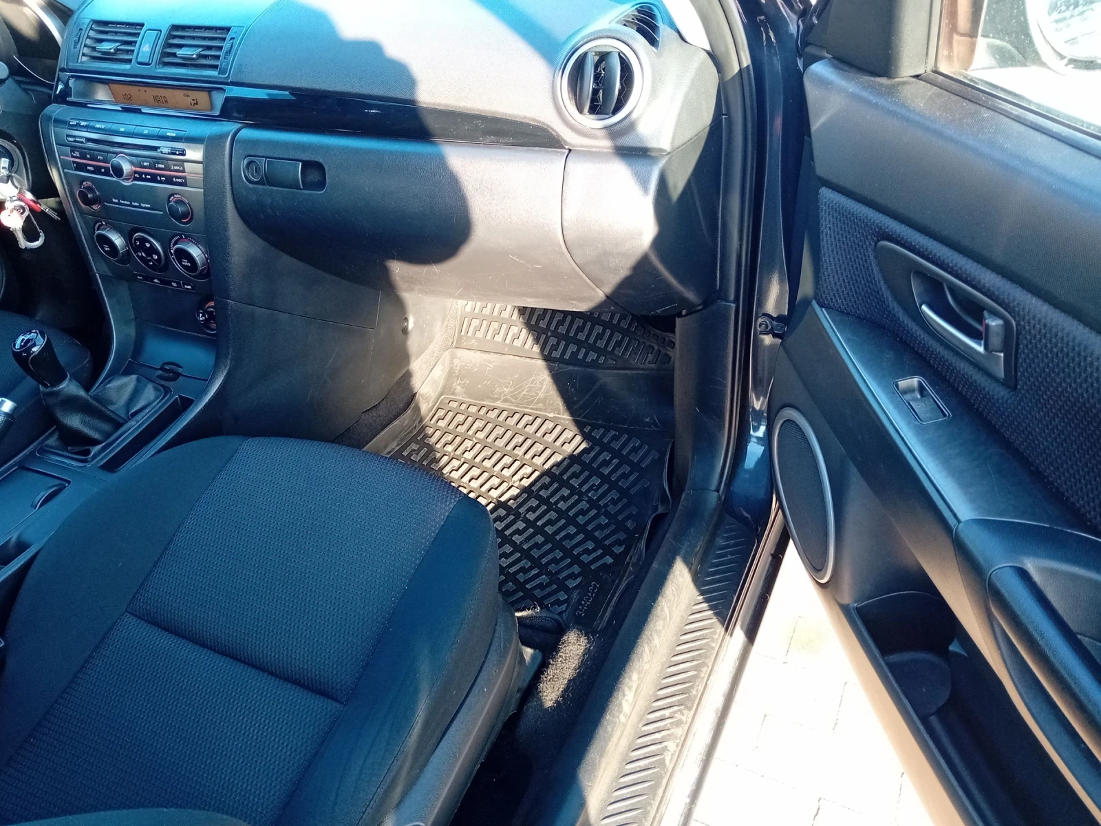 Mazda 3 1.6i ГАЗ КЛИМАТРОНИК, снимка 12 - Автомобили и джипове - 56138550