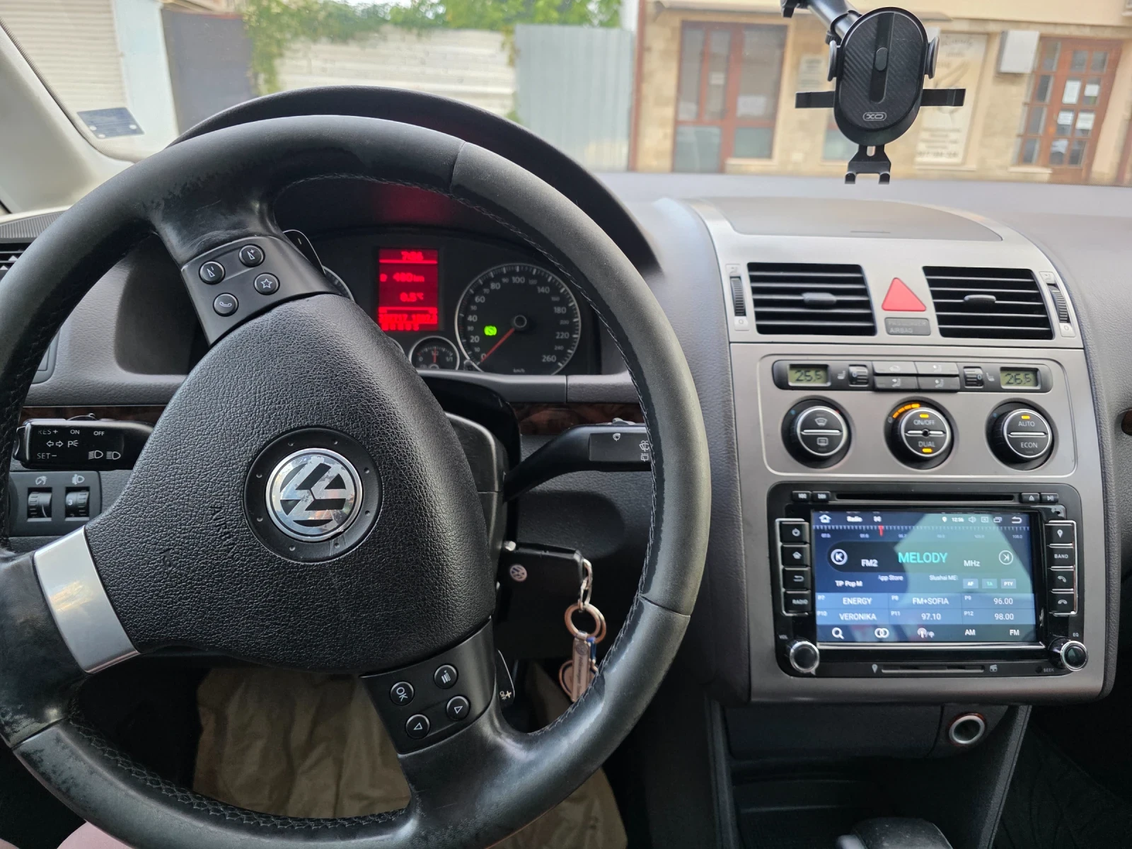 VW Touran 2.0, снимка 7 - Автомобили и джипове - 56228454