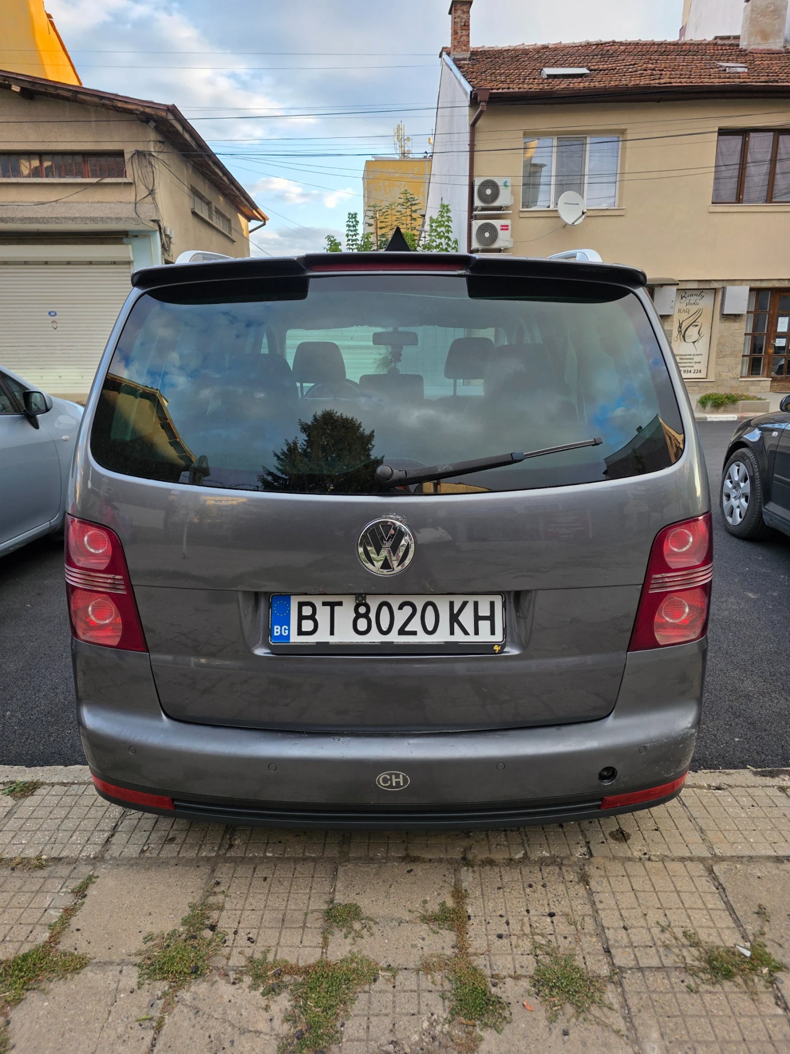 VW Touran 2.0, снимка 4 - Автомобили и джипове - 56228454