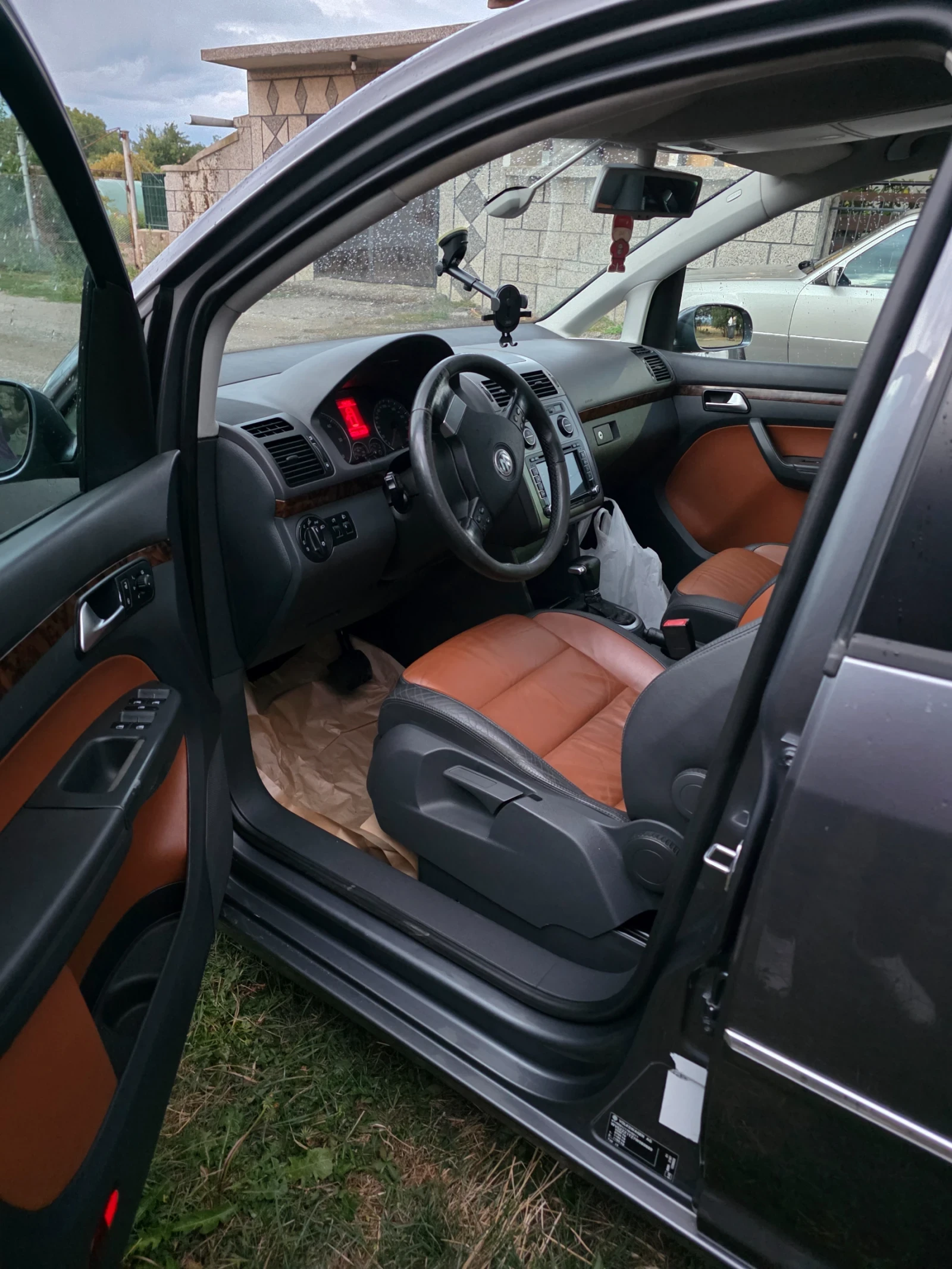 VW Touran 2.0, снимка 10 - Автомобили и джипове - 56228454