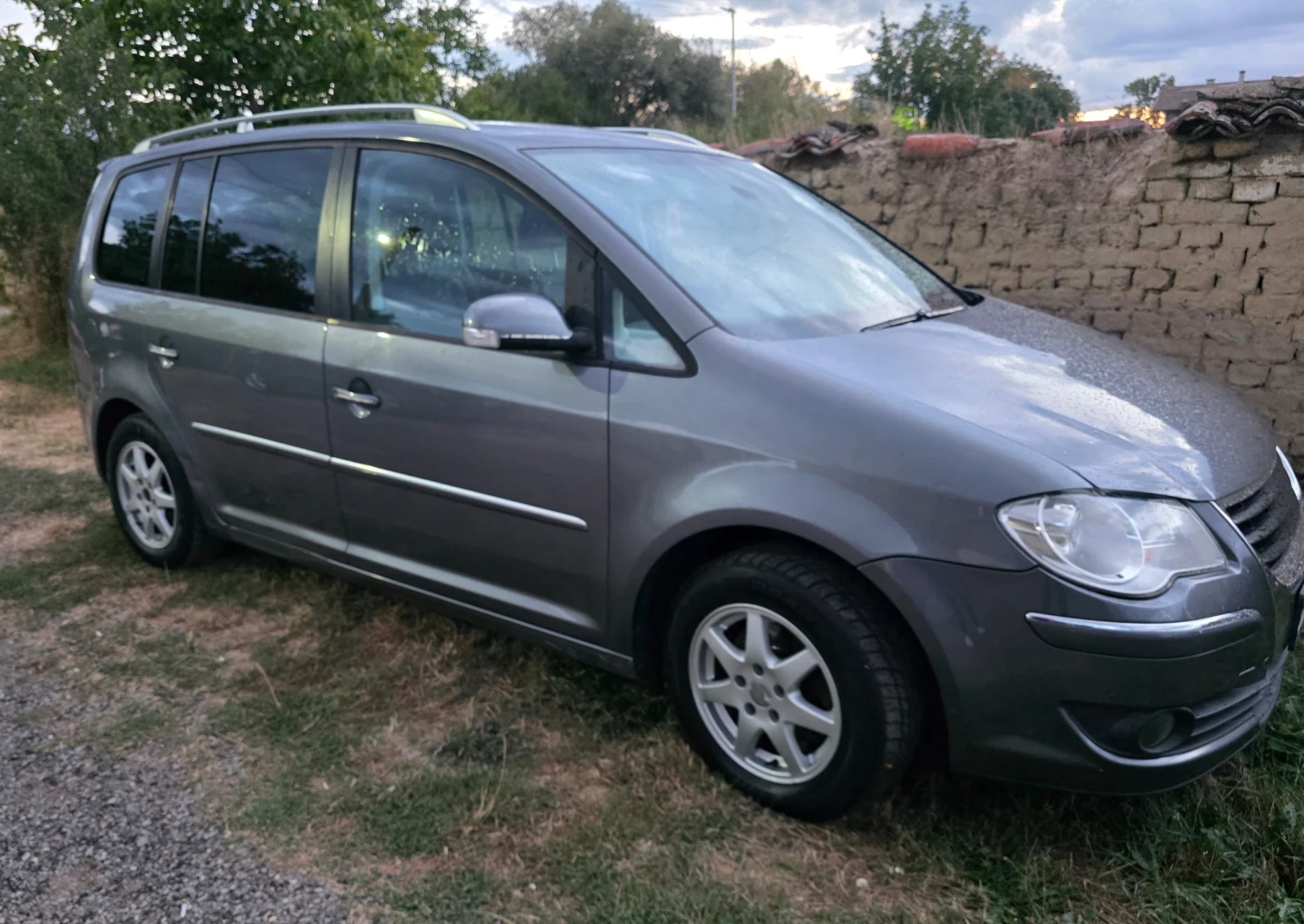 VW Touran 2.0, снимка 2 - Автомобили и джипове - 56228454