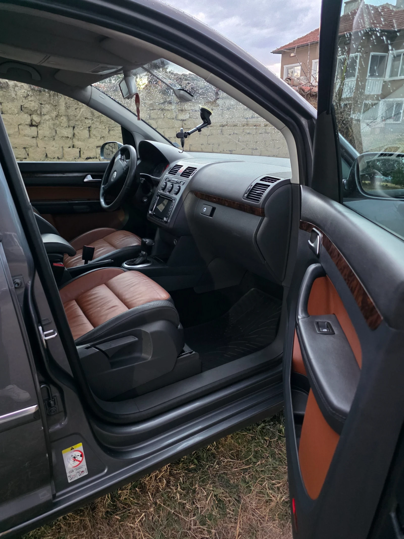 VW Touran 2.0, снимка 12 - Автомобили и джипове - 56228454
