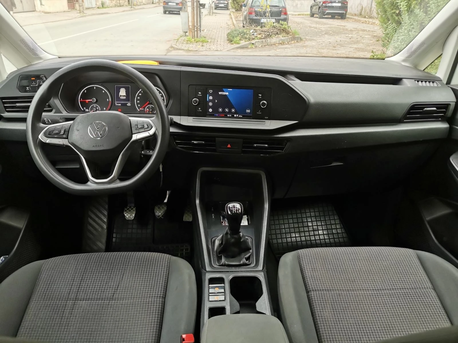 VW Caddy, снимка 8 - Автомобили и джипове - 56611395