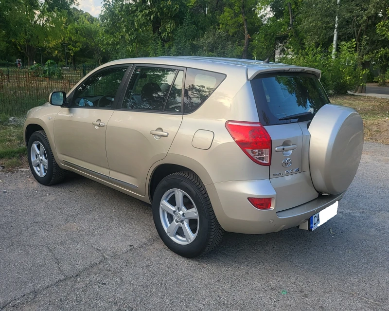 Toyota Rav4, снимка 6 - Автомобили и джипове - 47155595