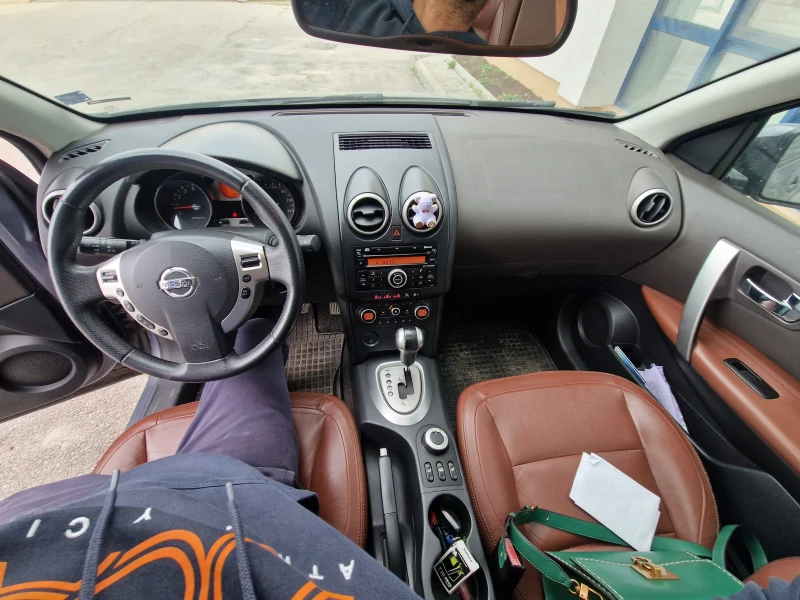 Nissan Qashqai 2.0 4Х4 Автомат., снимка 9 - Автомобили и джипове - 49458537