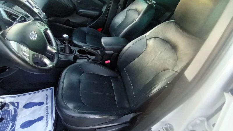 Hyundai IX35 2.0 CRDI , снимка 10 - Автомобили и джипове - 52244647