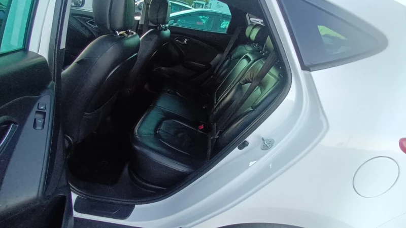 Hyundai IX35 2.0 CRDI , снимка 13 - Автомобили и джипове - 52244647