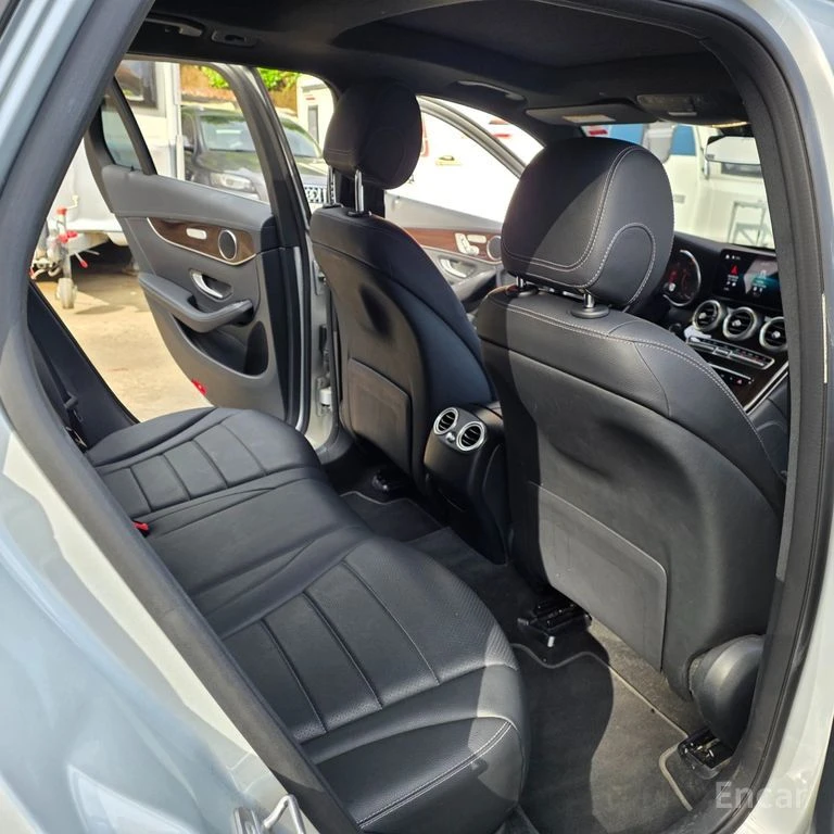 Mercedes-Benz GLC 300 AMG* LINE* ДИГИТАЛНО* ТАБЛО* 360КАМЕРА* ДИСТРОНИК*, снимка 14 - Автомобили и джипове - 54933796