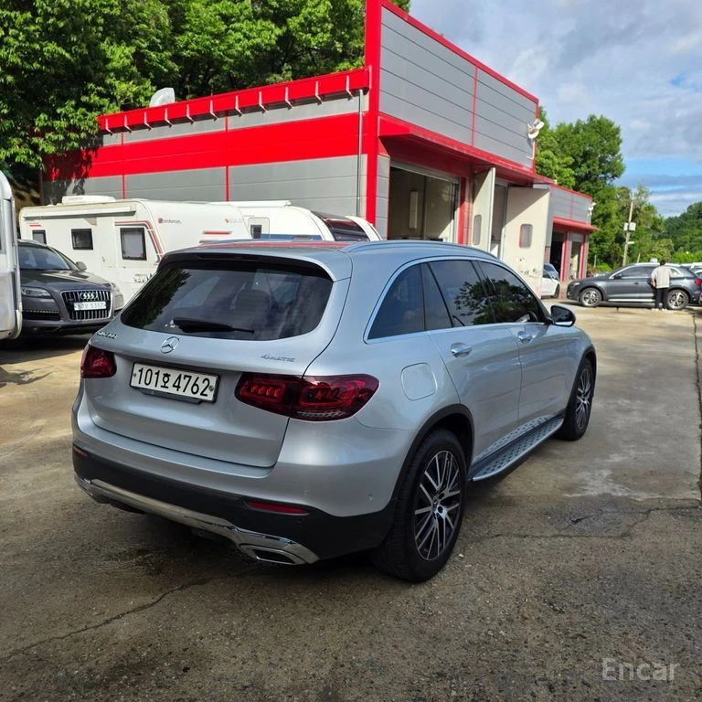Mercedes-Benz GLC 300 AMG* LINE* ДИГИТАЛНО* ТАБЛО* 360КАМЕРА* ДИСТРОНИК*, снимка 2 - Автомобили и джипове - 54933796