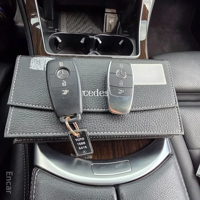 Mercedes-Benz GLC 300 AMG* LINE* ДИГИТАЛНО* ТАБЛО* 360КАМЕРА* ДИСТРОНИК*, снимка 16 - Автомобили и джипове - 54933796
