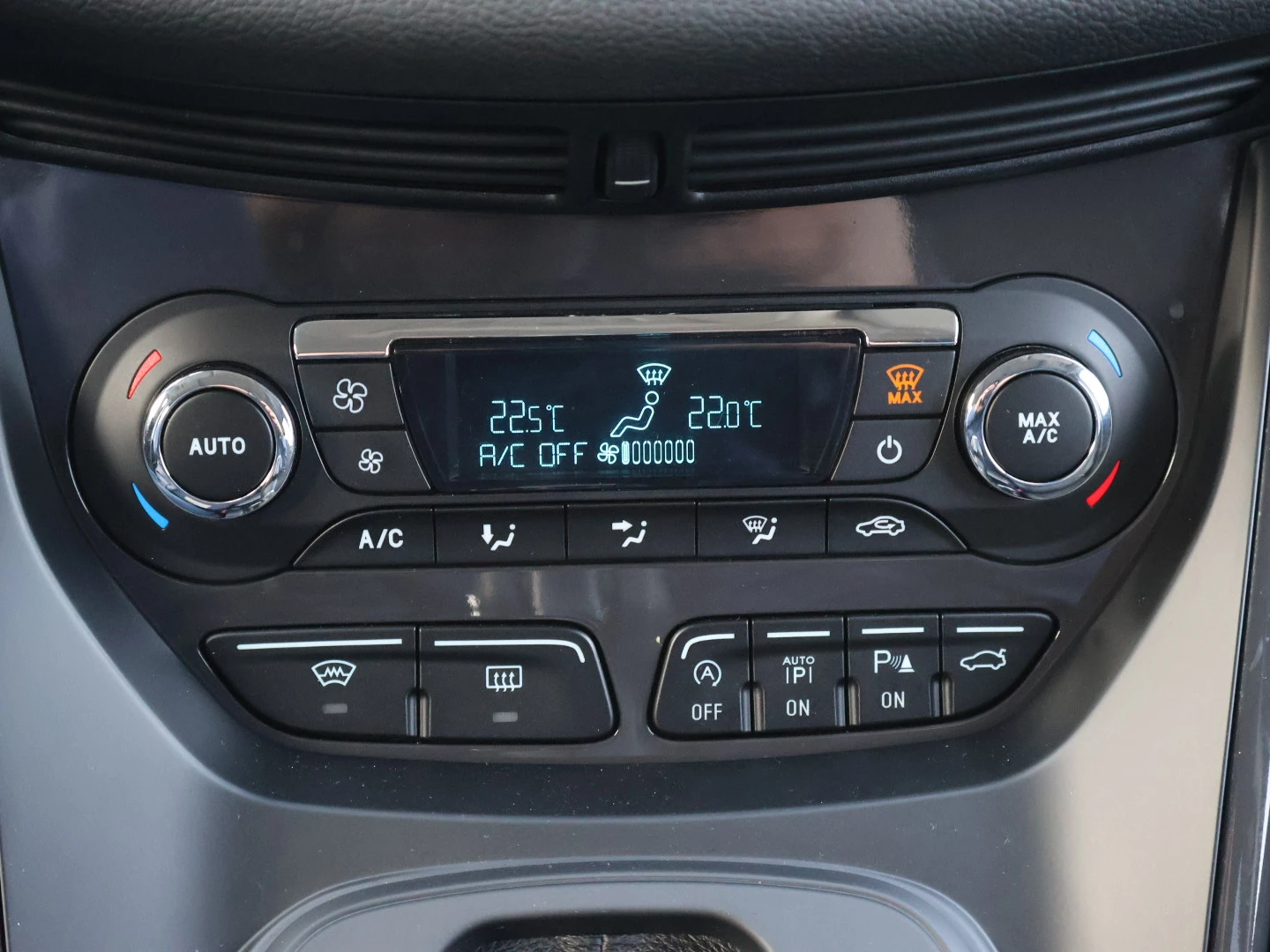 Ford Kuga 2.0 4x4 TDCI TITANIUM, снимка 12 - Автомобили и джипове - 53923556