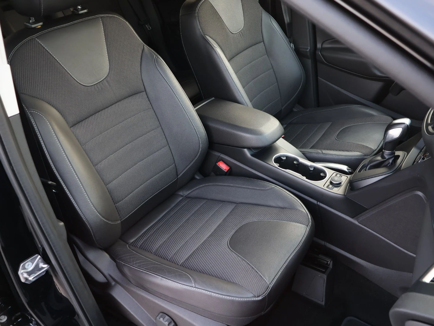 Ford Kuga 2.0 4x4 TDCI TITANIUM, снимка 17 - Автомобили и джипове - 53923556