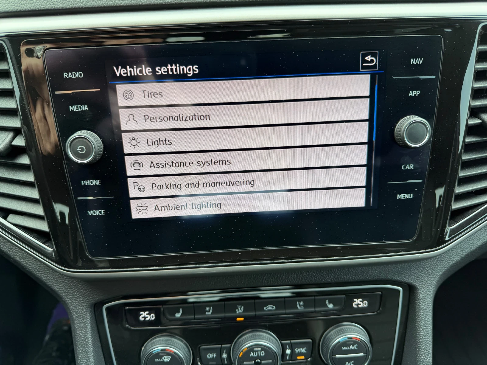 VW Atlas Cross Sport R Line Premium Plus 4Motion, снимка 17 - Автомобили и джипове - 53932859