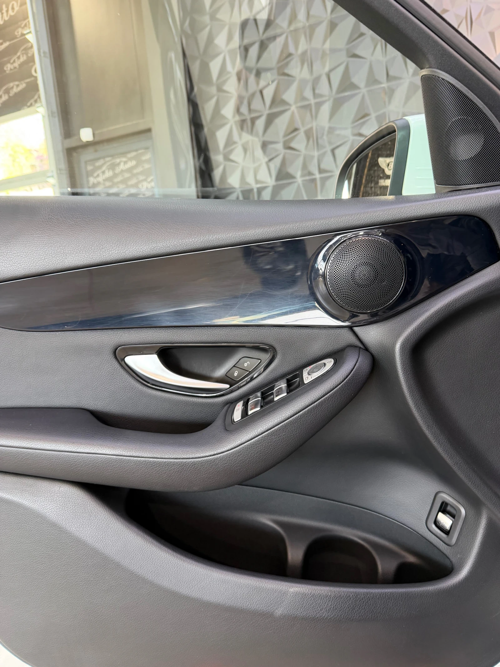 Mercedes-Benz GLC 220 d 4 MATIC * КАМЕРА * , снимка 11 - Автомобили и джипове - 54373143