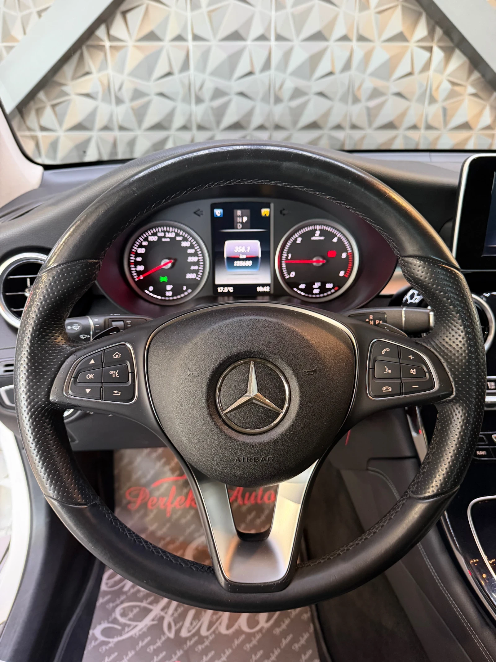 Mercedes-Benz GLC 220 d 4 MATIC * КАМЕРА * , снимка 10 - Автомобили и джипове - 54373143