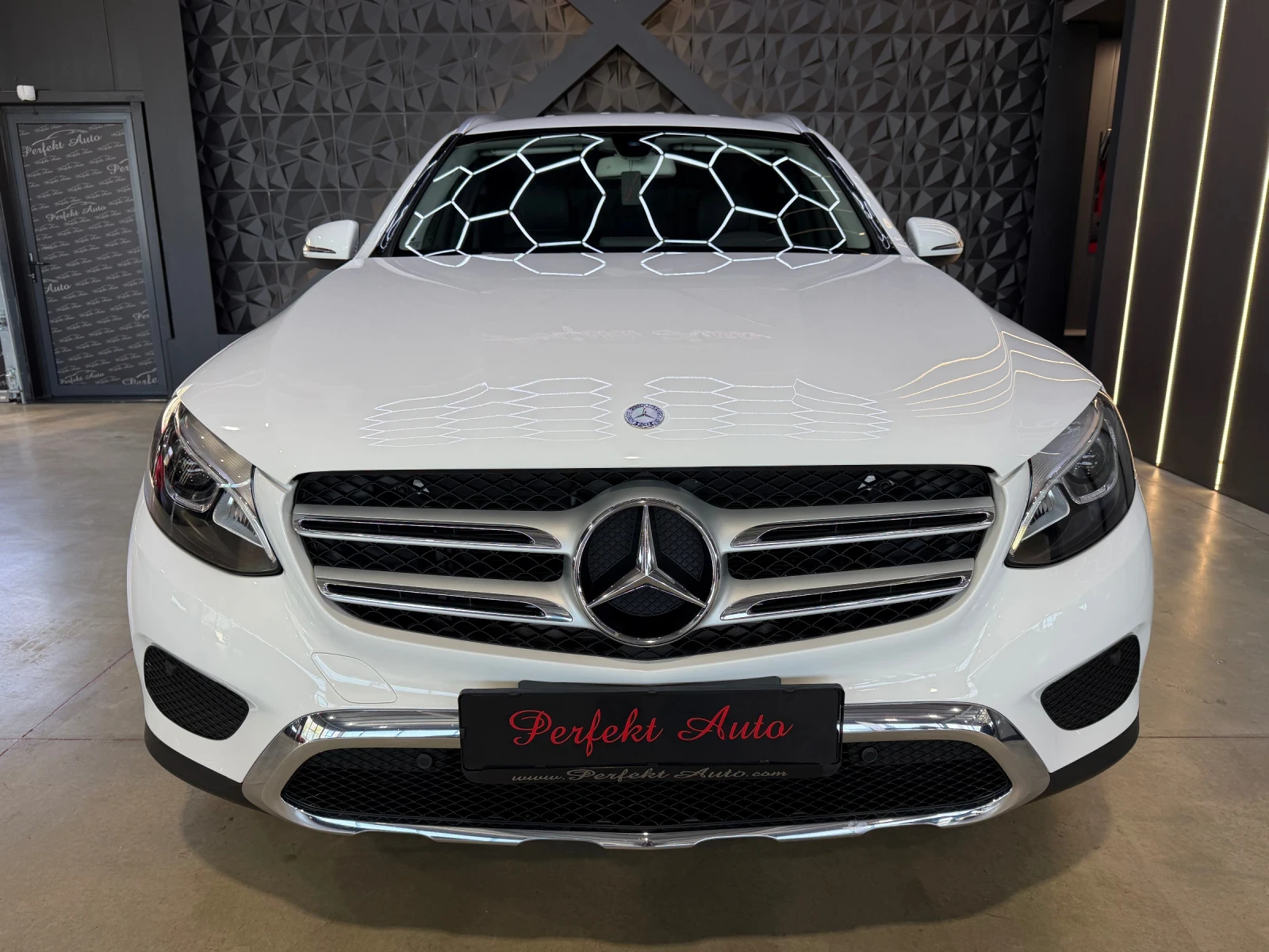 Mercedes-Benz GLC 220 d 4 MATIC * КАМЕРА * , снимка 2 - Автомобили и джипове - 54373143