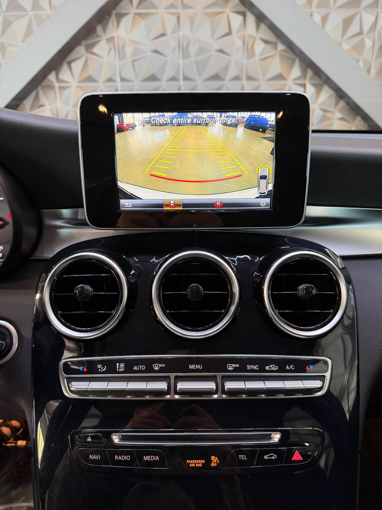 Mercedes-Benz GLC 220 d 4 MATIC * КАМЕРА * , снимка 9 - Автомобили и джипове - 54373143