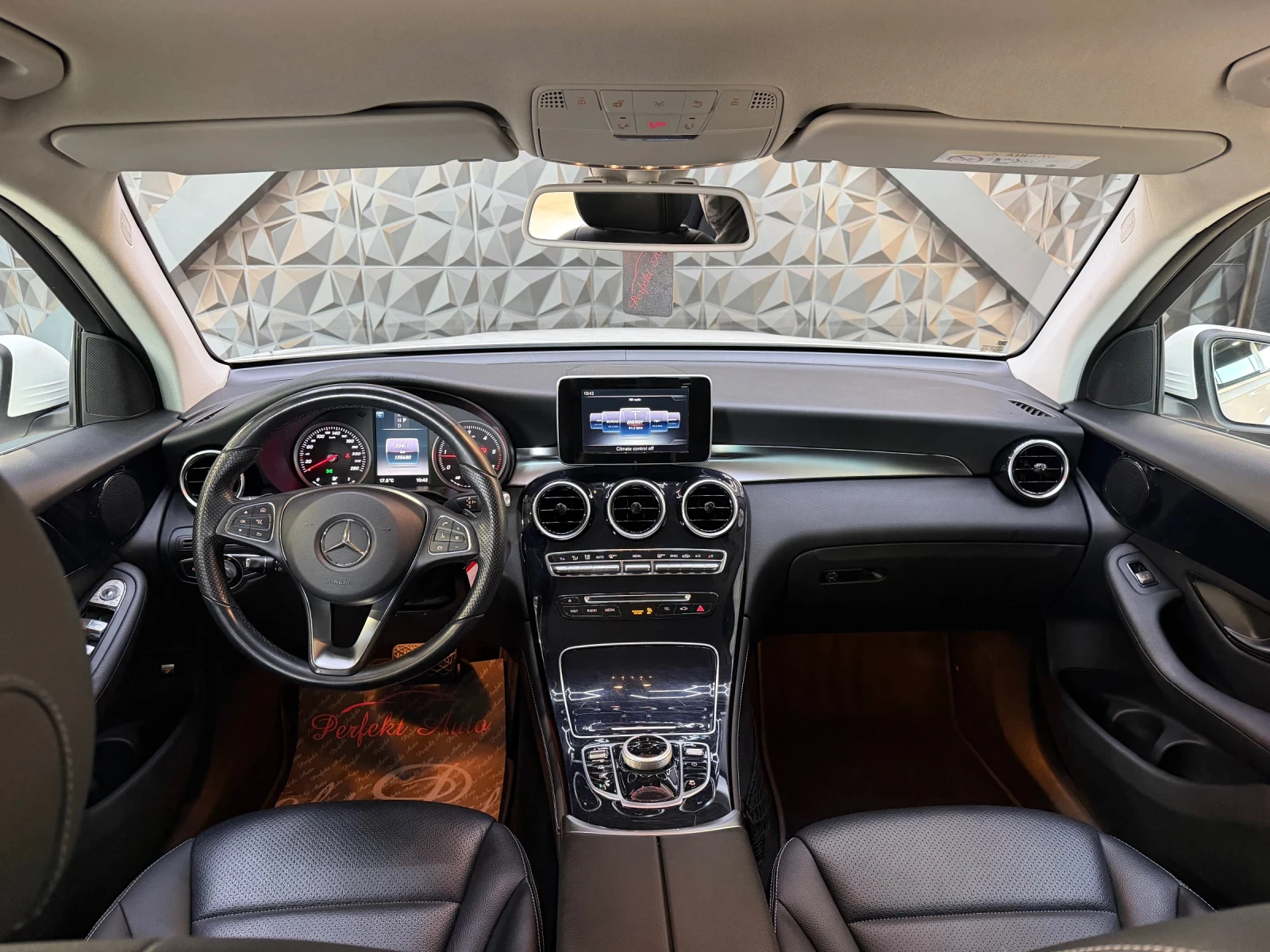 Mercedes-Benz GLC 220 d 4 MATIC * КАМЕРА * , снимка 6 - Автомобили и джипове - 54373143