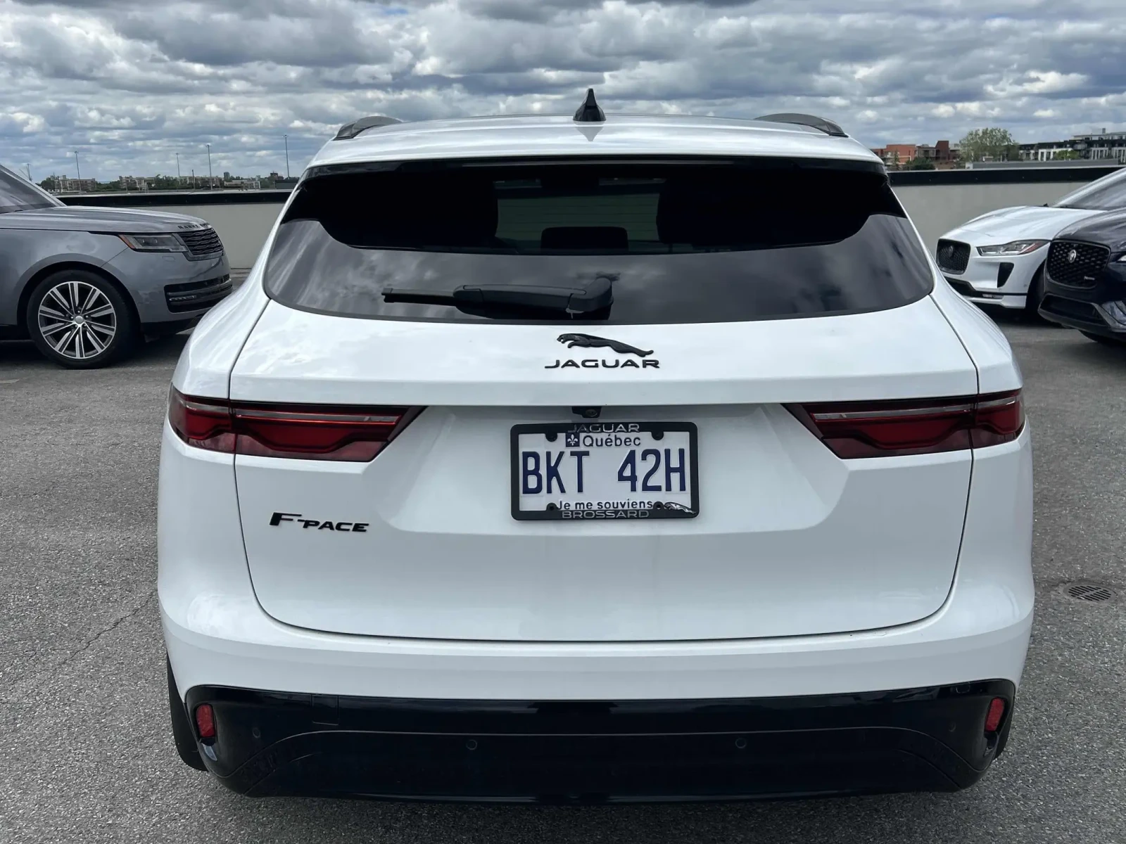 Jaguar F-PACE P250 S * ПАНОРАМА * 2 КЛЮЧА * ПОДГРЕВИ * CARFAX, снимка 5 - Автомобили и джипове - 54935163